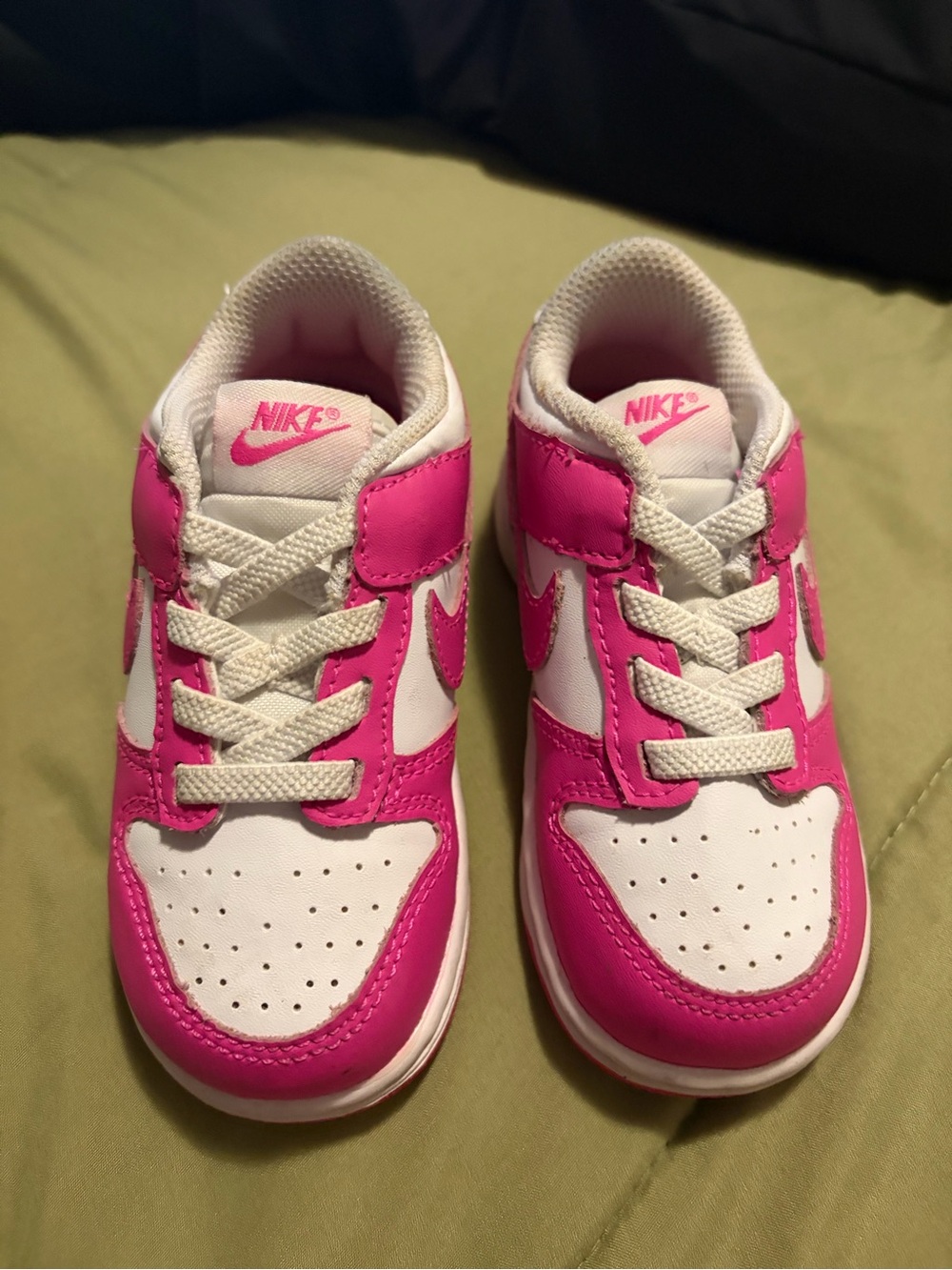 Nike Toddler Low-Top Sneakers in Hot Pink and White